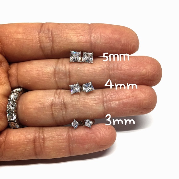 Sterling Silver 925. Simulate Diamond Stud Earring. - Picture 3 of 13